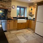 度假居 Courtyard House- Luxury House With Floodlit Tennis Court