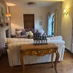 Courtyard House- Luxury House With Floodlit Tennis Court