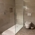 度假居 Courtyard House- Luxury House With Floodlit Tennis Court