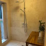 度假居 Courtyard House- Luxury House With Floodlit Tennis Court