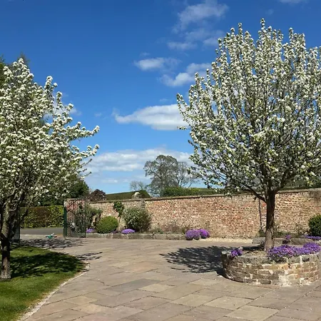 Courtyard House- Luxury House With Floodlit Tennis Court 노샐러톤