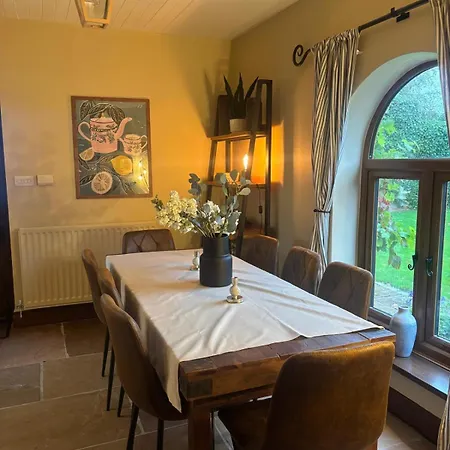 Courtyard House- Luxury House With Floodlit Tennis Court 펜션 노샐러톤