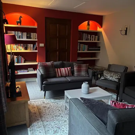 Courtyard House- Luxury House With Floodlit Tennis Court נורת'אלרטון