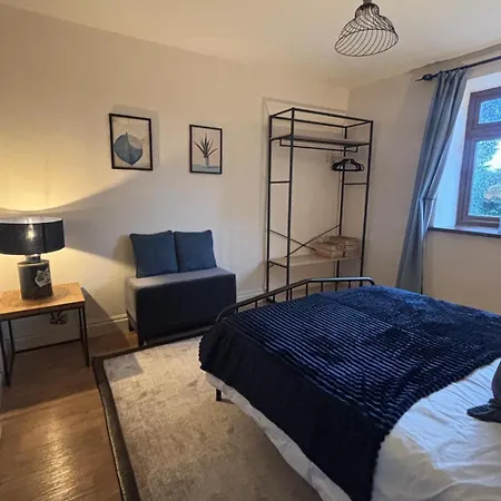 Courtyard House- Luxury House With Floodlit Tennis Court * 노샐러톤