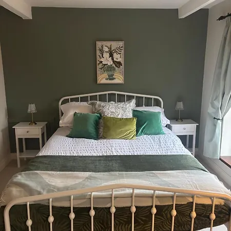 Courtyard House- Luxury House With Floodlit Tennis Court *