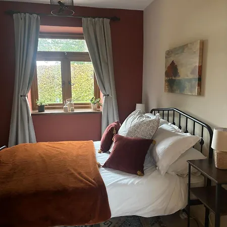 Courtyard House- Luxury House With Floodlit Tennis Court 노샐러톤