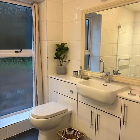 Courtyard House- Luxury House With Floodlit Tennis Court * 노샐러톤