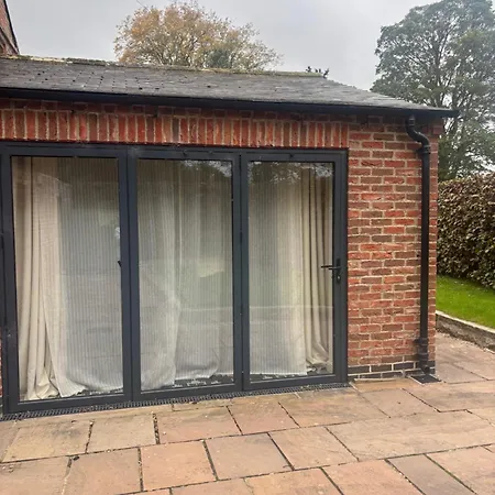 Courtyard House- Luxury House With Floodlit Tennis Court * 노샐러톤