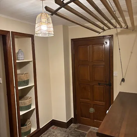 Courtyard House- Luxury House With Floodlit Tennis Court * 노샐러톤