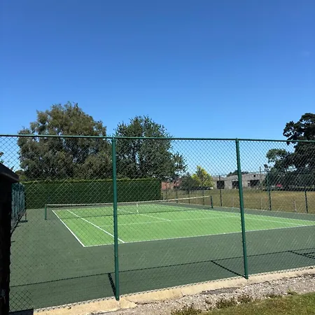 Courtyard House- Luxury House With Floodlit Tennis Court *